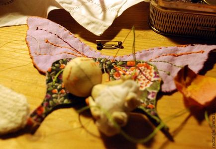 Maestru-clasă la crearea unei păpuși textile-broșă
