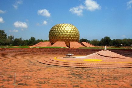 Matrimandir în India descriere, istorie de construcție, fotografie