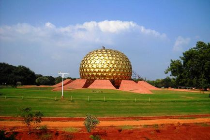 Matrimandir în India descriere, istorie de construcție, fotografie