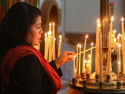 Este posibil ca musulmanii să intre în biserică și să pună lumânări