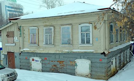 На березі Исети поруч зі старими садибами почали будувати - новий Тихвін