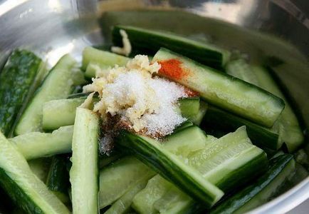 Огірки з м'ясом по-корейськи - прості рецепти