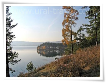 Se odihnește pe Lacul Turgoyak, regiunea Chelyabinsk