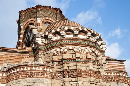 Odihnește-te în Bulgaria de trandafiri și dansând pe cărbuni - toți din Belarus