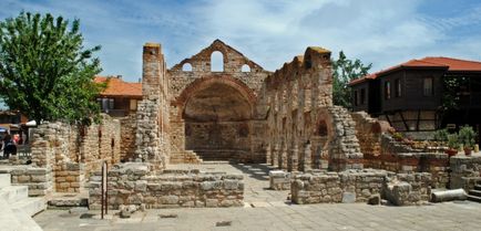 Odihnește-te în Bulgaria de trandafiri și dansând pe cărbuni - toți din Belarus