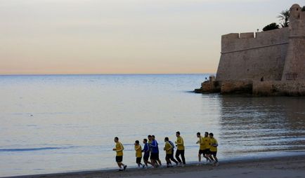 Peñiscola - perla coasta portocaliu cu un castel și luna Papa anghinare de bere voluptate patlagina