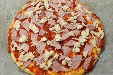 Pizza kefir csirke, sonka, ananász a sütőben