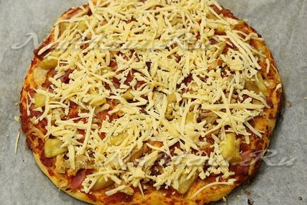 Pizza kefir csirke, sonka, ananász a sütőben