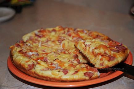 Pizza egy serpenyőben 9 evőkanál lisztet 15 percig