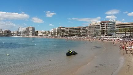 Пляж дель кура (playa del cura) в Торревьехе - центральний і жвавий