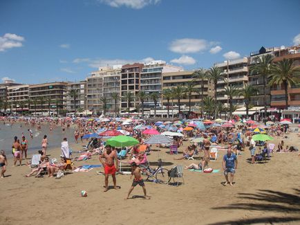 Пляж дель кура (playa del cura) в Торревьехе - центральний і жвавий