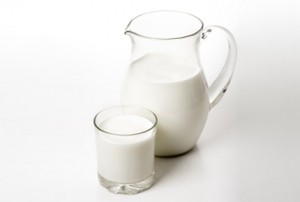 Чи допомагає молоко від печії, чи можна пити молоко при печії, перемога без ліків