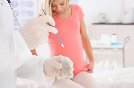 După ce a examinat ginecologul după ce a făcut o frotiu în timpul sarcinii