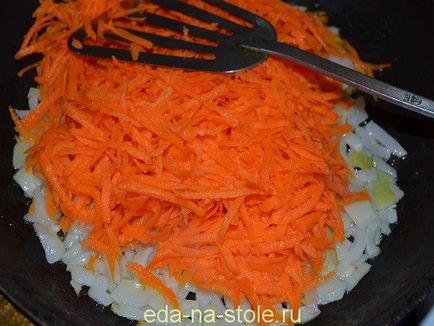 Fish érmék, étel az asztalra (halételek) Hal érmék, étel az asztalra