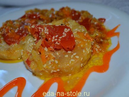 Hal érmék, étel az asztalra (hal) Hal érmék, étel az asztalra
