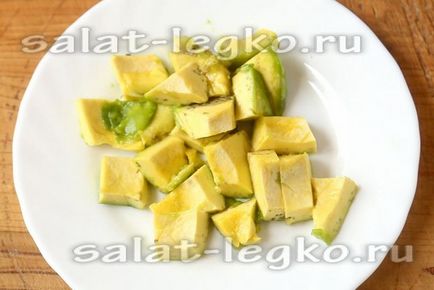 Salată cu avocado și pui, rețetă cu fotografie