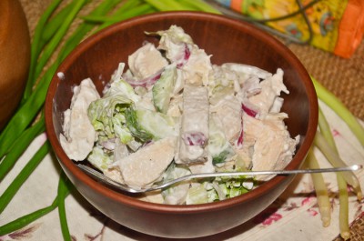 Салат з куркою, кальмарами і огірком рецепт з фото