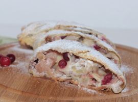 Strudel cu brânză de vaci și mere o rețetă neobișnuită pentru gurmanzi