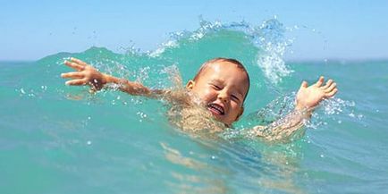 Copilul visător se îneacă în apă Ce visă copilul de a se îneca în apă într-un vis
