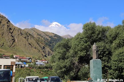 Stepantsminda sau Kazbegi începutul rutei pentru Georgia