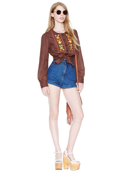 Stil de hippies în haine, selecție de garderobă, pantofi și accesorii