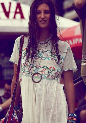 hippi stílus ruhák, gardrób kiválasztás, cipők és kiegészítők (a hippi stílusú ruhákat) Hippie stílusú ruházat, a kiválasztás ruhák, cipők és kiegészítők