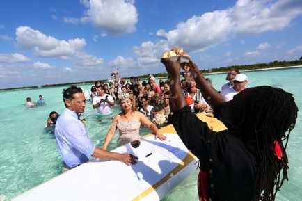 Ceremonia de nuntă a acestui cuplu a avut loc în îmbrățișarea Mării Caraibelor