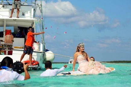 Весільна церемонія цієї пари пройшла в обіймах карибського моря