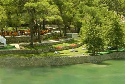 Ceremonia de nunta in canionul parcului Kemer