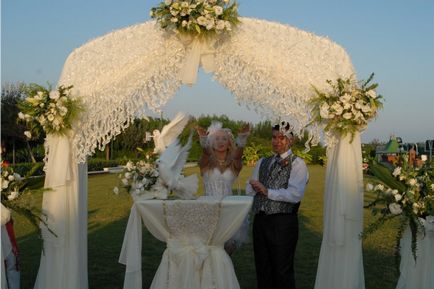 Ceremonia de nunta in canionul parcului Kemer