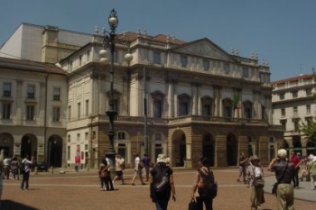 Opera „La Scala” Milánó feltűnő kívülről, belülről luxus