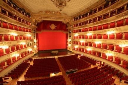 Opera „La Scala” Milánó feltűnő kívülről, belülről luxus