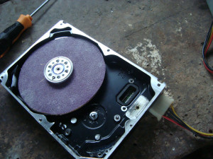 Mașina de șlefuit de pe hard disk