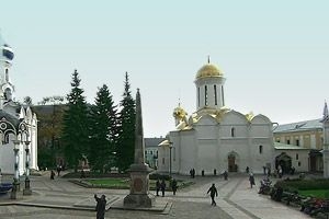 Catedrala Sfintei Serghei Lavra, la fel de misto, că suntem aici