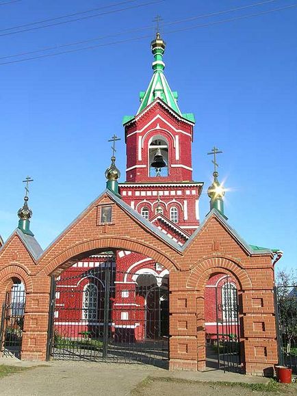 Udmurt, falu Perevoznoye, Szent Nagyboldogasszony kolostor közepén Oroszország - egy online magazin, akik