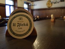 Két macska „- hagyományos pub saját sör és filmes múlt, Radio Prague