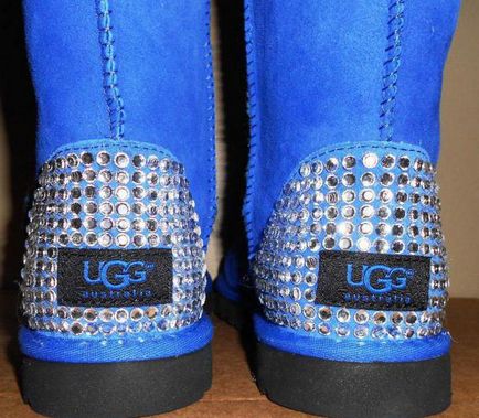 Uggs cu pietre - pantofi la modă și confortabil pentru fiecare zi