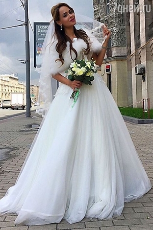 În ziua nunții, Anna Kalashnikova a venit la biroul de înregistrare singur