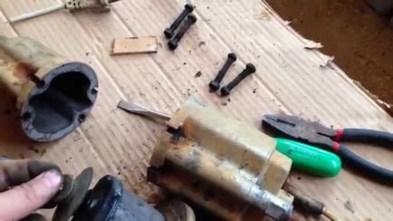 Vibrációs pumpa eszköz, merülési mélység és egyéb leírások, videók és képek (mélység) Vibrációs pumpa eszköz, merülési mélység és egyéb leírások, videók és fotók