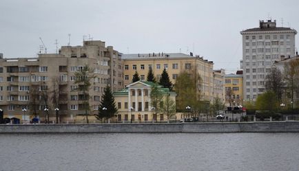 Види Єкатеринбурга з набережної міського ставу, витоки