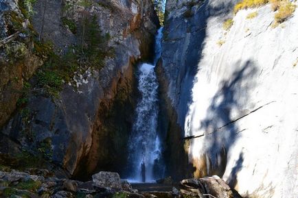 Cascade pe râul Shinok - este un mirage blând, salt dublu și girafă