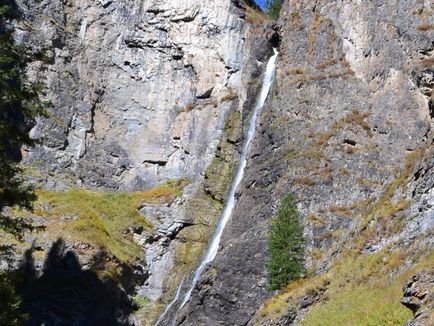 Cascade pe râul Shinok - este un mirage blând, salt dublu și girafă