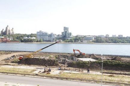 În centrul orașului Kazan există o construcție mare, pe care nimeni nu o vede, Kazan seara