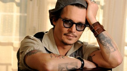 Azt akarom, márkás napszemüveg, mint Johnny Depp! (Jon) Azt akarom, márkás napszemüveg, mint Johnny Depp!