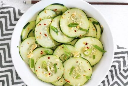 Salate neobișnuite și utile de la castraveți