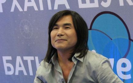Batyrkhan Shukenov személyes élet, feleség, gyermek, családi fotók (Batyrkhan) Batyrkhan Shukenov személyes élet, feleség, gyerekek, család, fotók