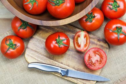 Великі, червоні і позбавлені смаку чому помідори втратили свій аромат