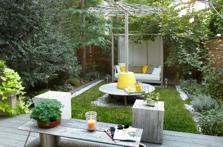 A design az udvar egy családi ház nemesíteni és ízlésesen gondoskodjon területén