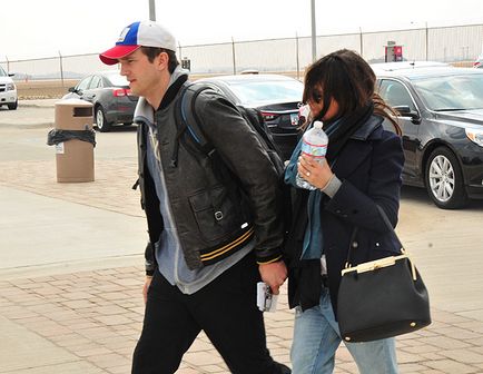 Ashton Kutcher Mila Kunis hozta a családját Iowa, pletyka