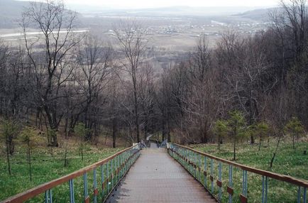 Палаюча »гора Янга-тау і цілюще джерело Кургазак